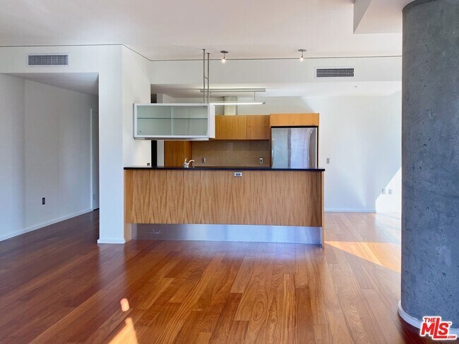 Foto del edificio - 1155 S Grand Ave