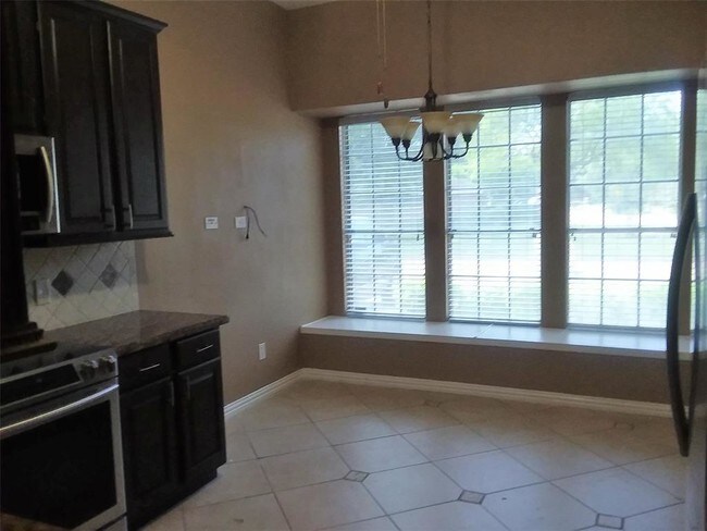 Foto del edificio - 7414 Seton Lake Dr