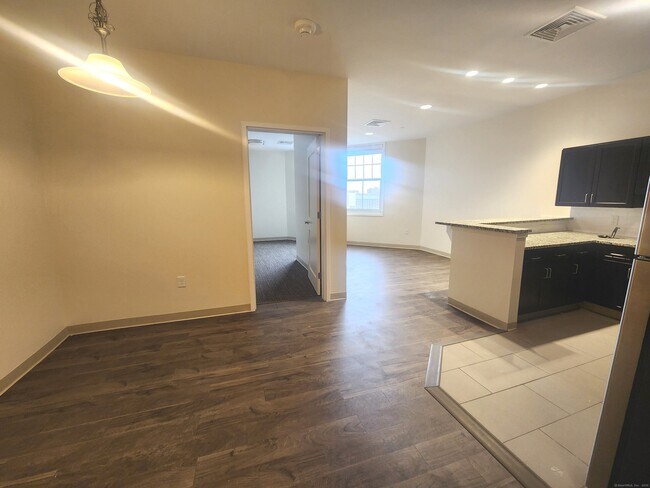 Foto del edificio - 215 Stillwater Ave