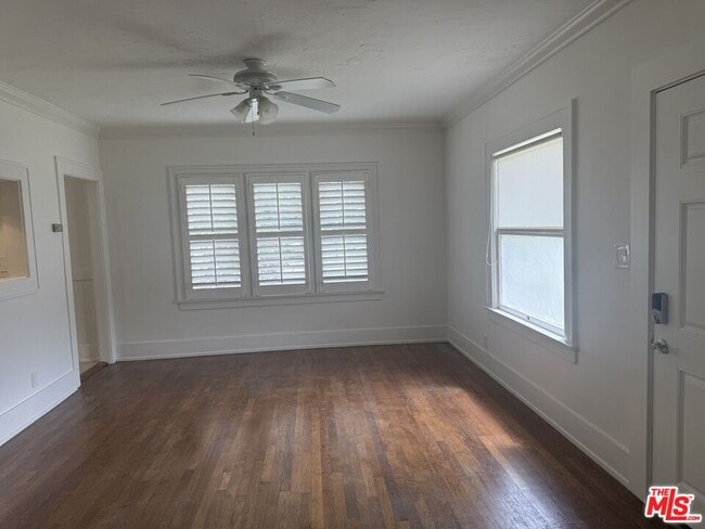 Building Photo - 1316 S Bundy Dr