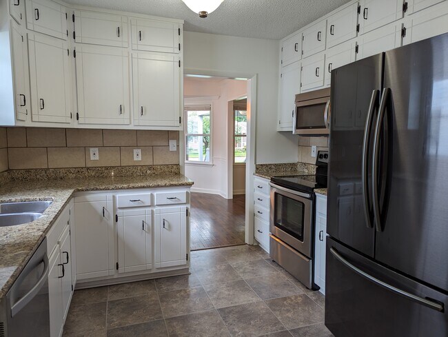 Cocina - 2615 Alabama St SW