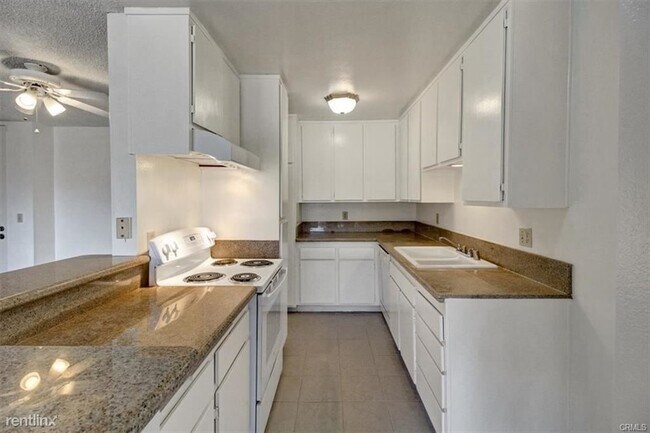 Building Photo - 6542 Ocean Crest Dr