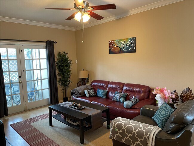 Foto del edificio - 8055 Cambridge St