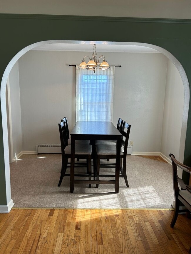 Building Photo - Cozy upper unit