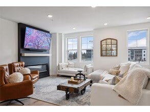 Building Photo - 870 Mount Curve Blvd