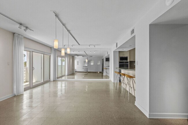 Foto del edificio - 2401 Bayshore Blvd