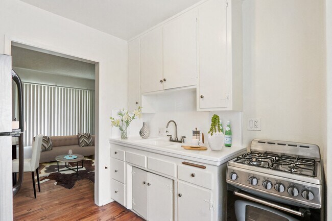 Foto del edificio - Beloit Avenue Apartments