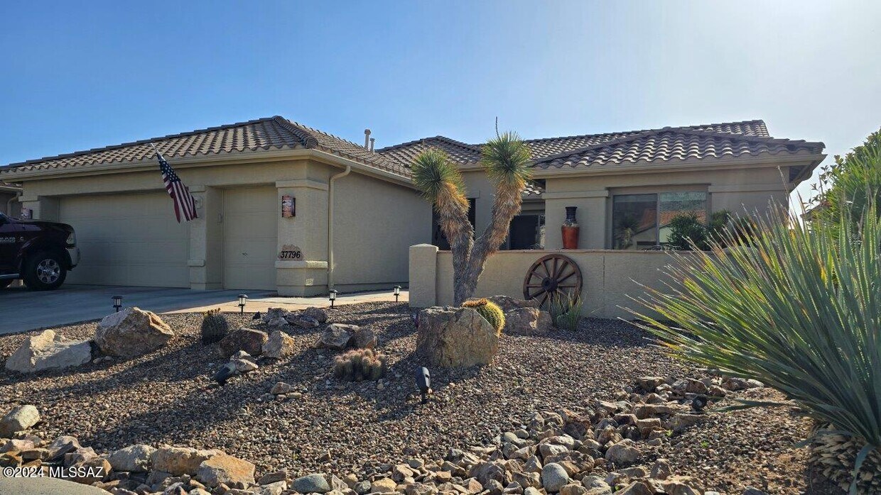 Primary Photo - 37796 S Golf Course Dr