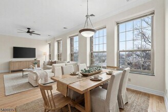 Building Photo - 33 Forest Ave