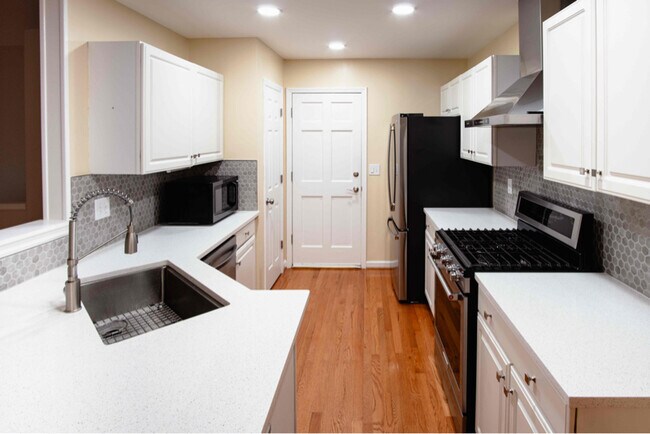 Building Photo - 1465 Rosewood Creek Dr