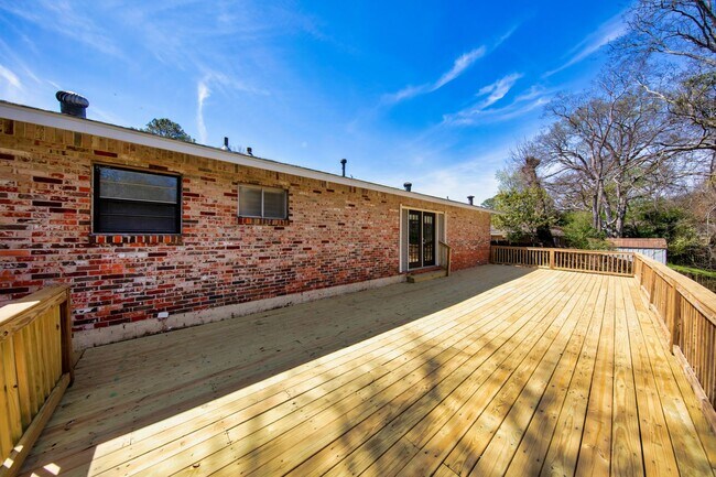 Foto del edificio - ** 4 Bed 2 Bath Located in Prattville ** C...