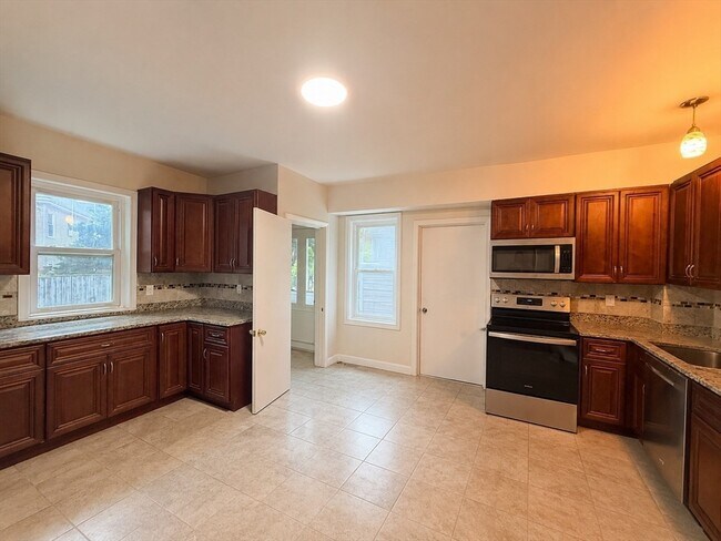 Building Photo - 36 Champney St