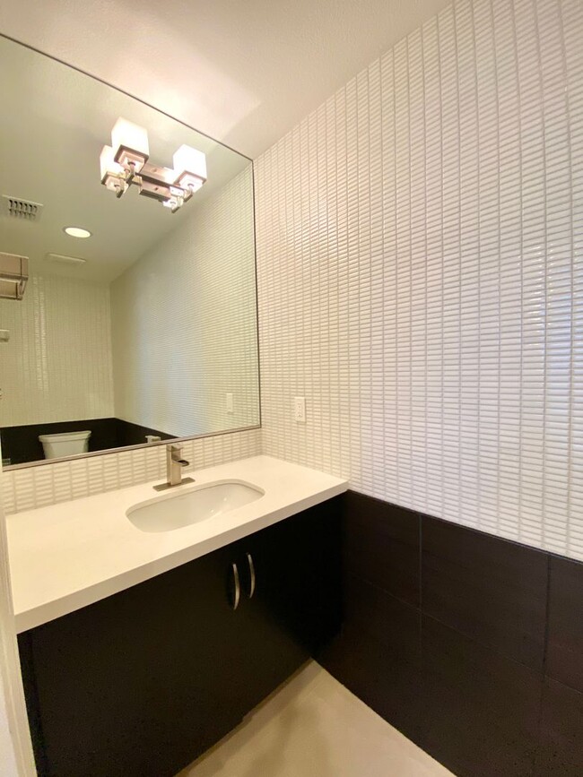 Foto del edificio - Pleasanton Andares townhouse 3 BD + office...