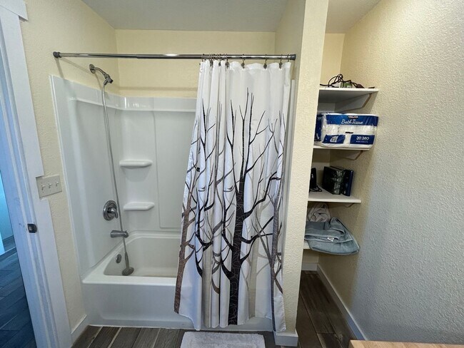 Building Photo - New 1 bed/1bath in country setting