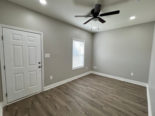Foto del edificio - 2730 Fernwood Rd