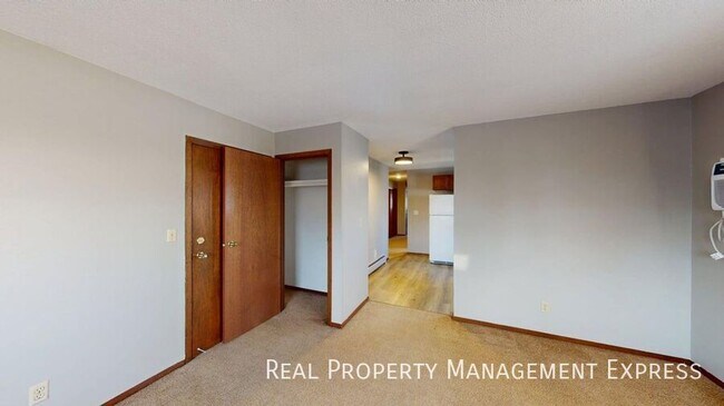 Foto del edificio - Charming 2 Bedroom Apartment Near McKennan Park