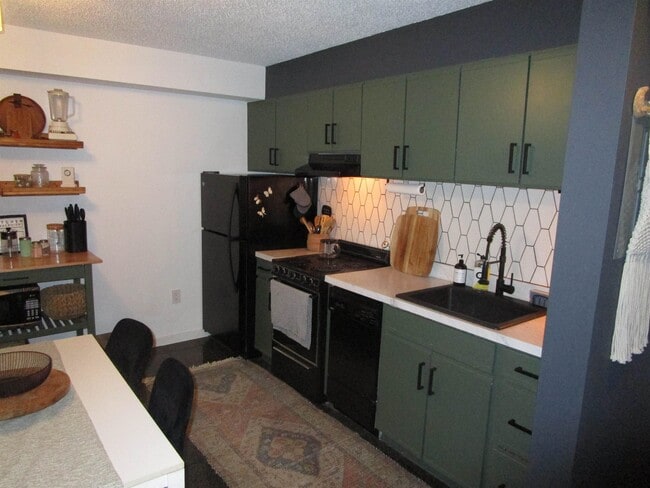 Foto del edificio - 113 Trailside Rd