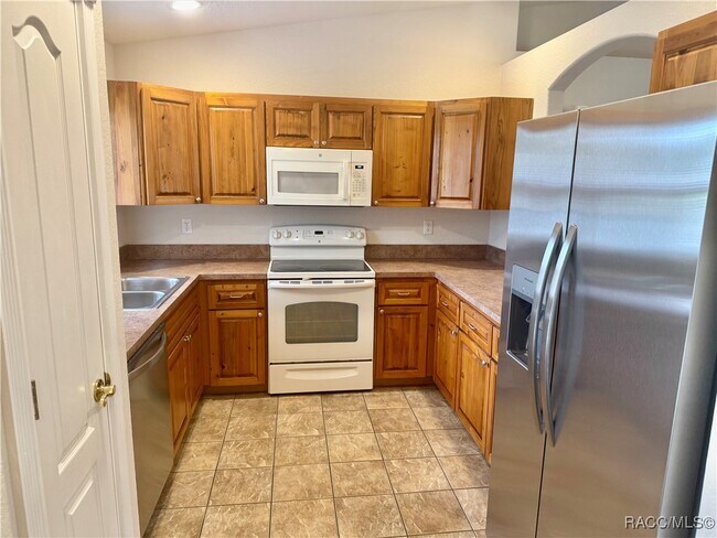Foto del edificio - 5768 N Summerfield Point