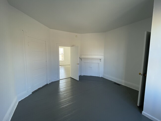 Building Photo - 2200 Memorial Ave