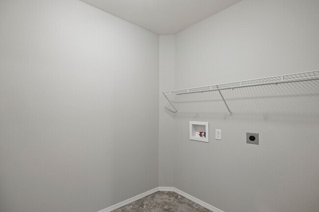 Foto del edificio - 3 Bedroom Home in Monte Cristo Neighborhood