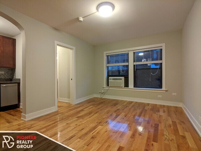 Foto del edificio - 560 W Arlington Pl