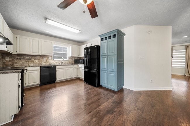 Building Photo - 3131 Harrington Ct