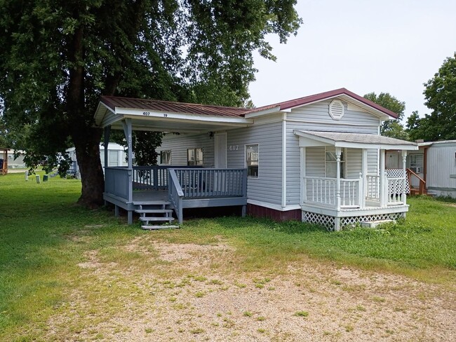 Building Photo - 407 Dawn Ave
