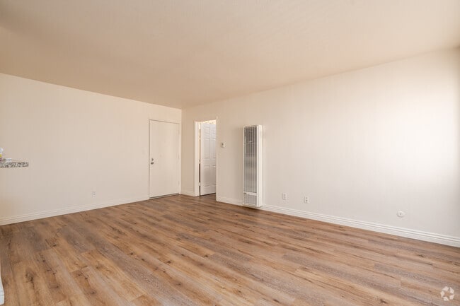 Interior Photo - El Conquistador Apartments