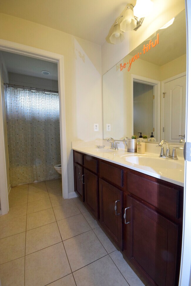 Foto del edificio - 39 Manorwood Dr