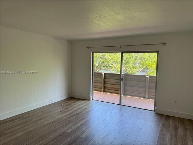 Foto del edificio - 8335 SW 72nd Ave