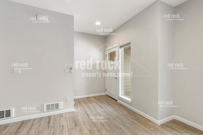 Foto del edificio - 1710 N Willamette Rd