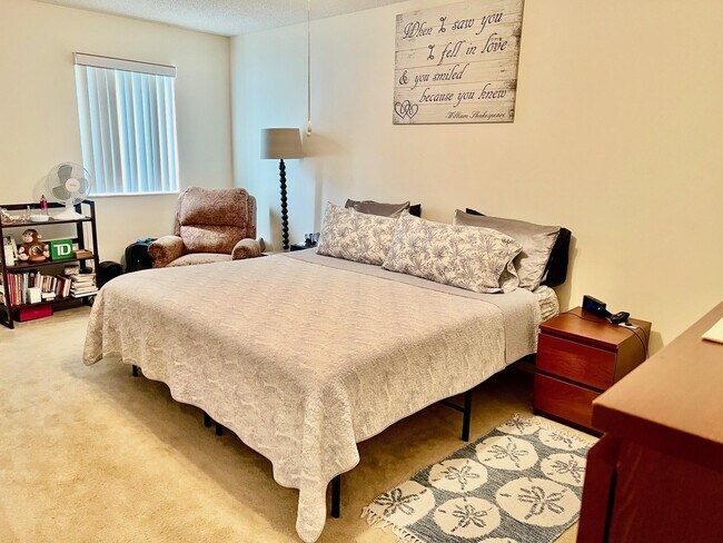 Foto del edificio - 7831 Granville Dr