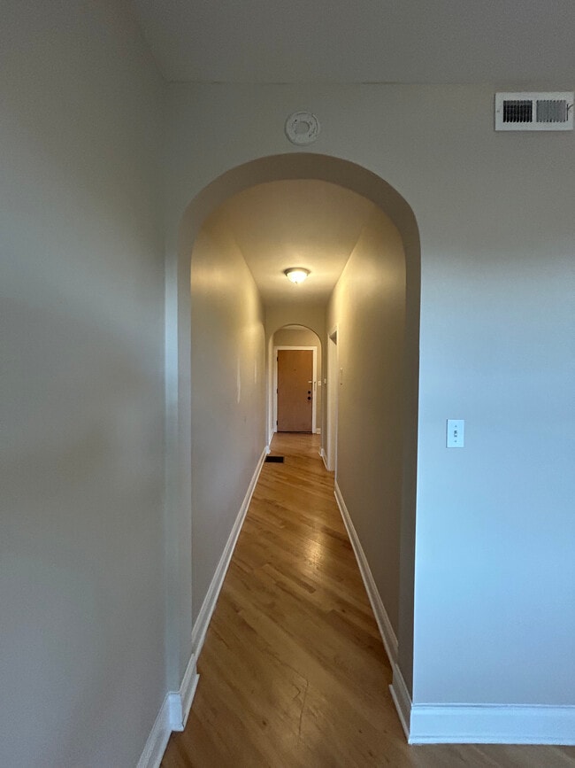 Building Photo - 894 Green Bay Rd