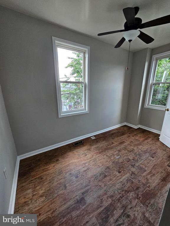 Foto del edificio - 2698 St Benedict St