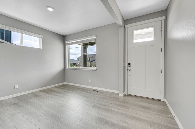 Foto del edificio - $2,995.00, 4 bedrooms, 2.5 baths with a bi...