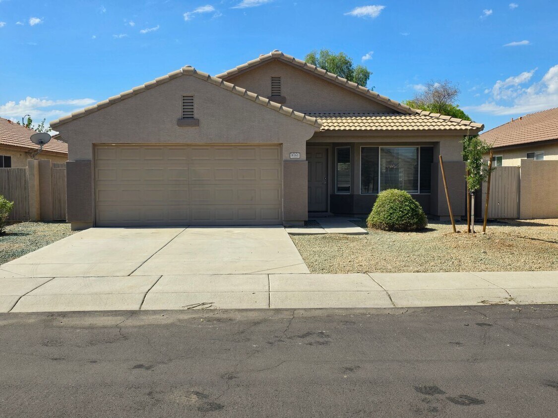 Foto principal - 8161 W Clara Ln