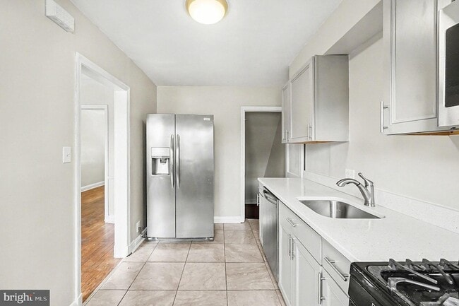 Building Photo - 828 St Dunstans Rd