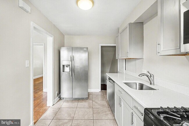 Foto del edificio - 828 St Dunstans Rd