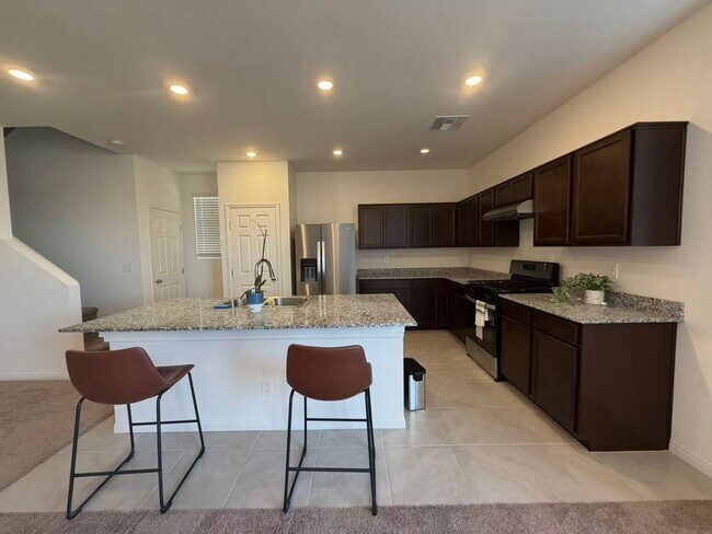 Foto del edificio - Beautifully maintained two-story home