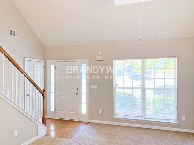 Building Photo - Charming 2BR with Car Garage!