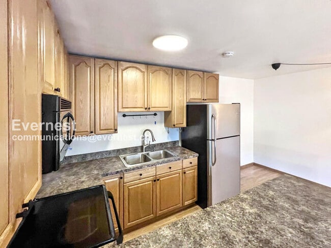 Foto del edificio - 3663 S Sheridan Blvd