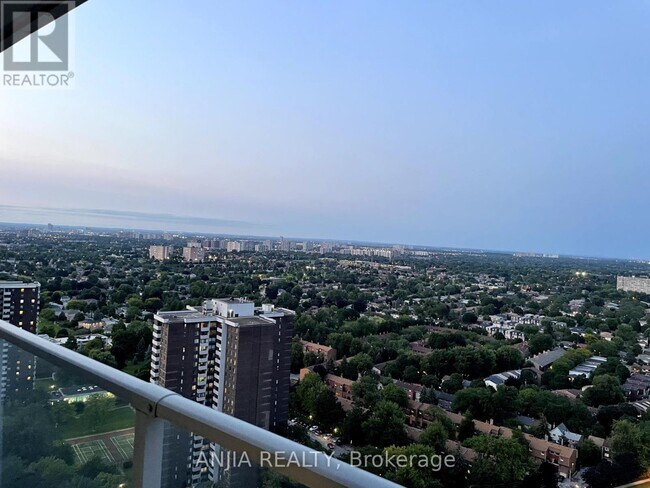 Photo du bâtiment - 275-3275 Yorkland Rd