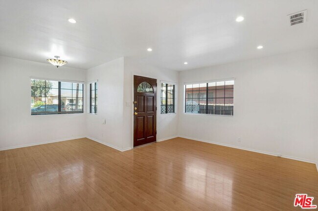 Building Photo - 11882 Ramona Ave