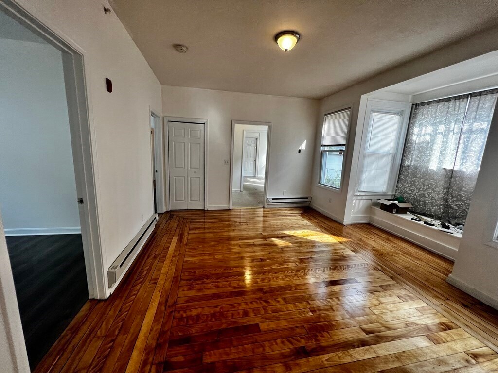 5 Woodbine St Unit 1, Worcester, MA 01603 Room for Rent in Worcester