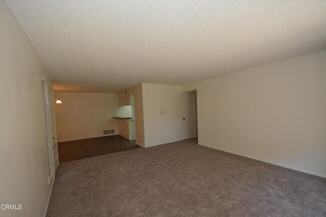 Building Photo - 242 Oakwood St