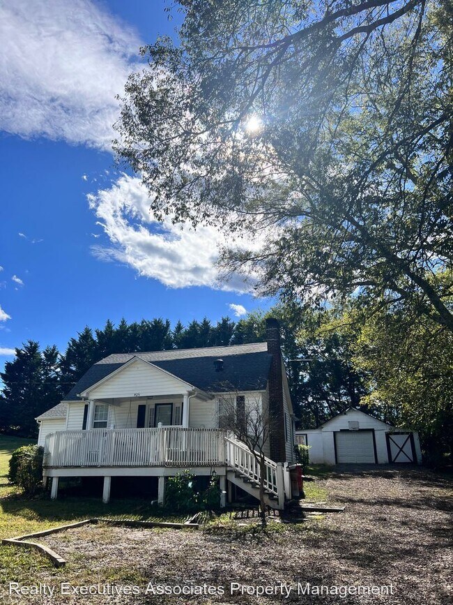 Building Photo - 3 br, 2 bath House - 425 Sandy Springs Road