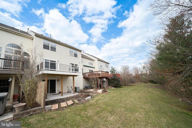 Foto del edificio - 122 Suffield Ct