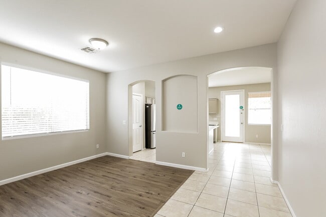 Foto del edificio - 3447 E Powell Way