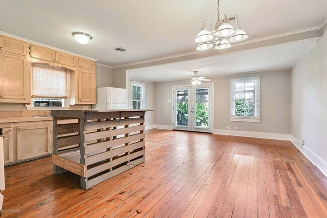 Building Photo - 3 bedroom home in the Saint Streets!