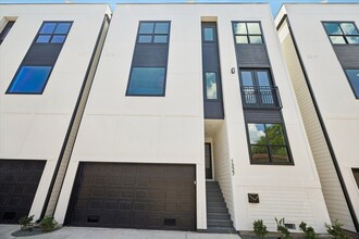 Building Photo - 1325 W 22nd St